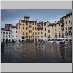 De Piazza del Mercato in Lucca na een bui